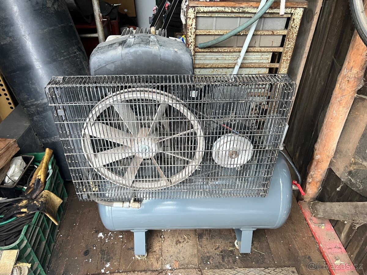 Komptesor Schneider UNM 650 - 2