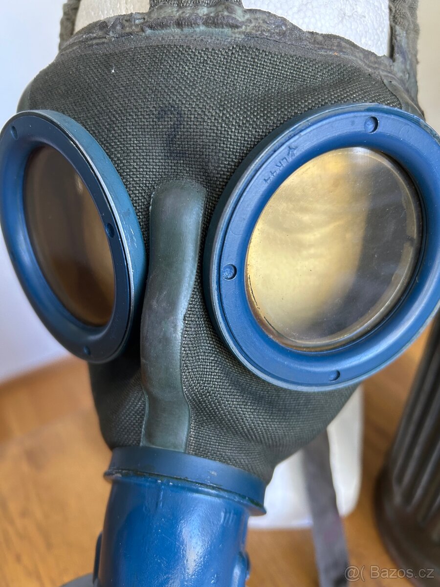 WW2 Německá Plynová Maska GM30 - 2