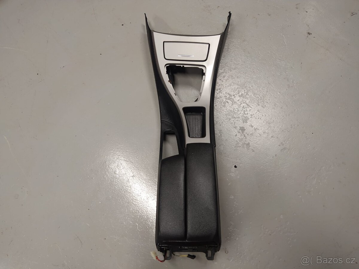 BMW E90 - Středový panel s loketkou - 2