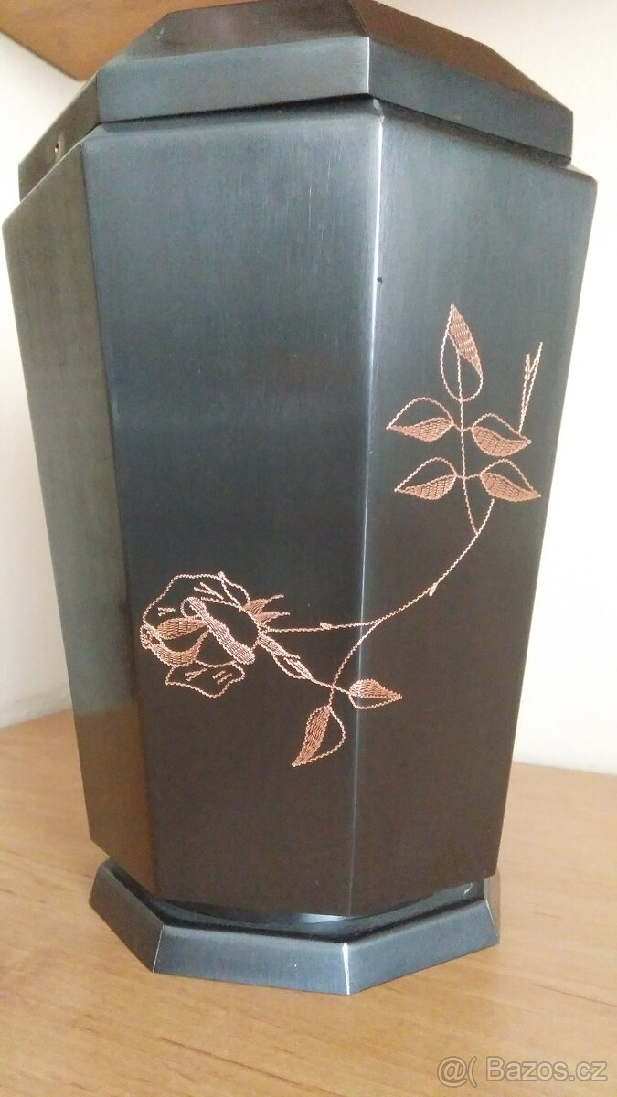 Urnový obal měděný s vyrytou růží - 2
