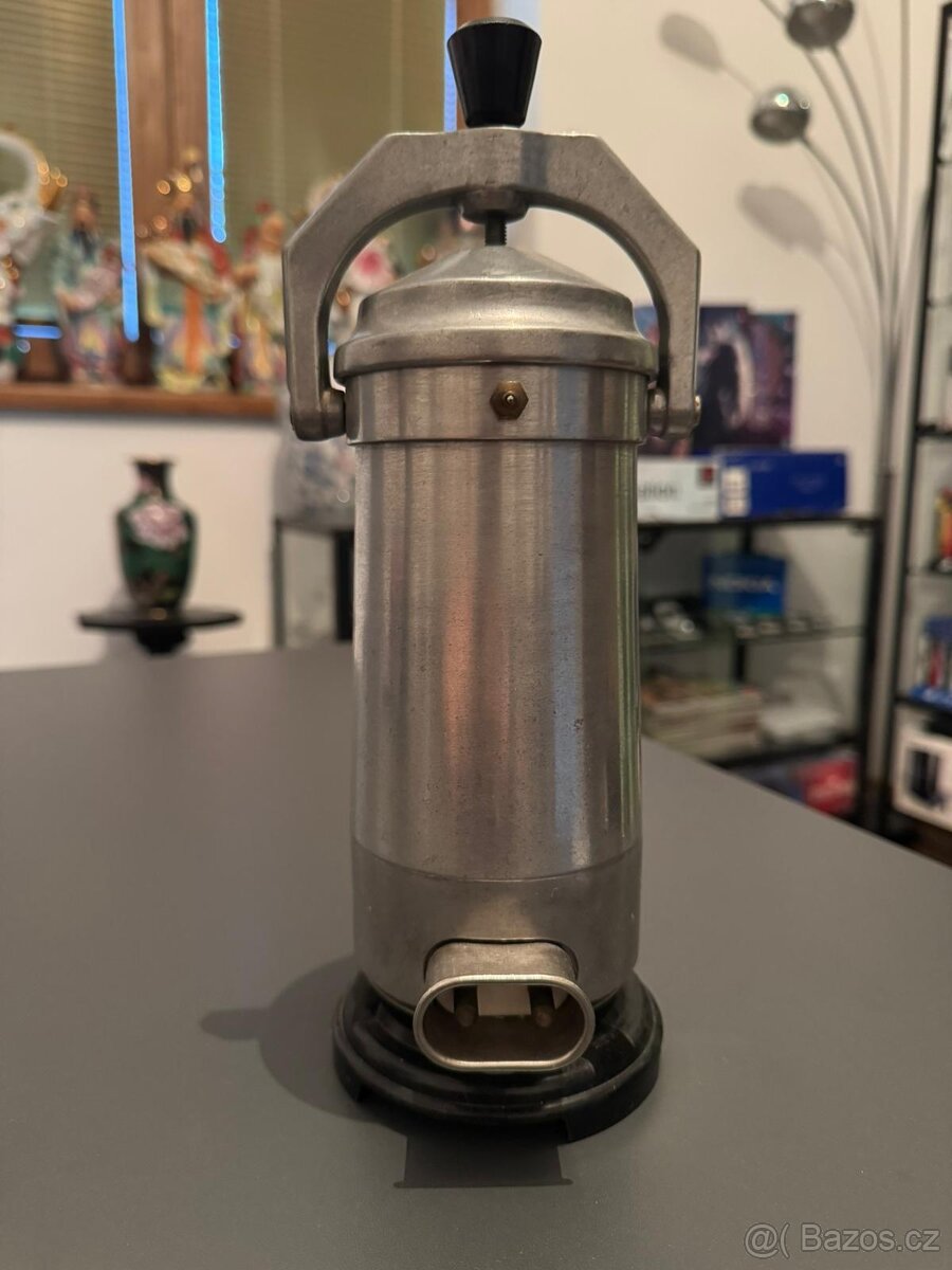 Starý elektrický kávovar - 2