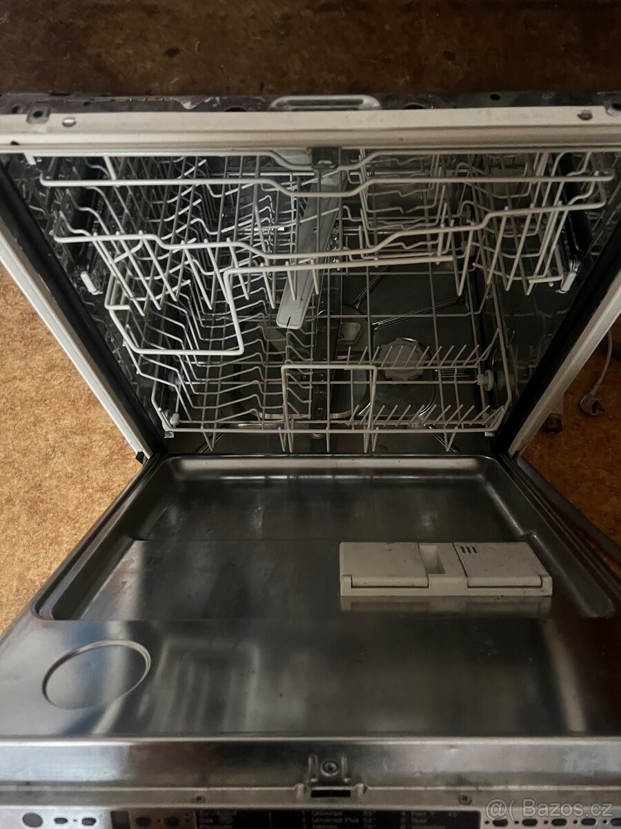 Myčka Miele - vestavná, hlásí chybu - 2