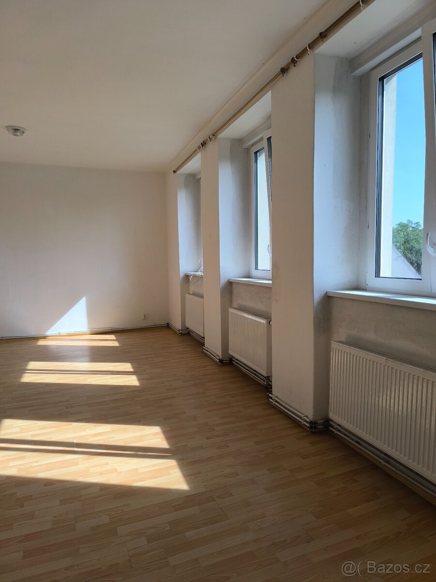 Pronájem bytu 2+kk Tvršice - 2