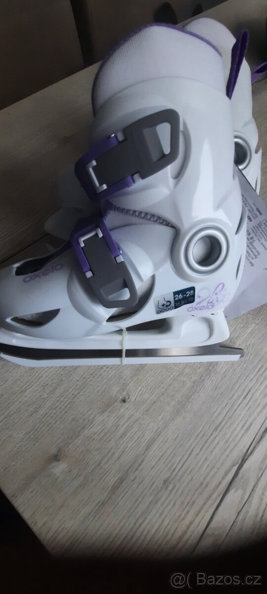 Dívčí lední brusle. - 2