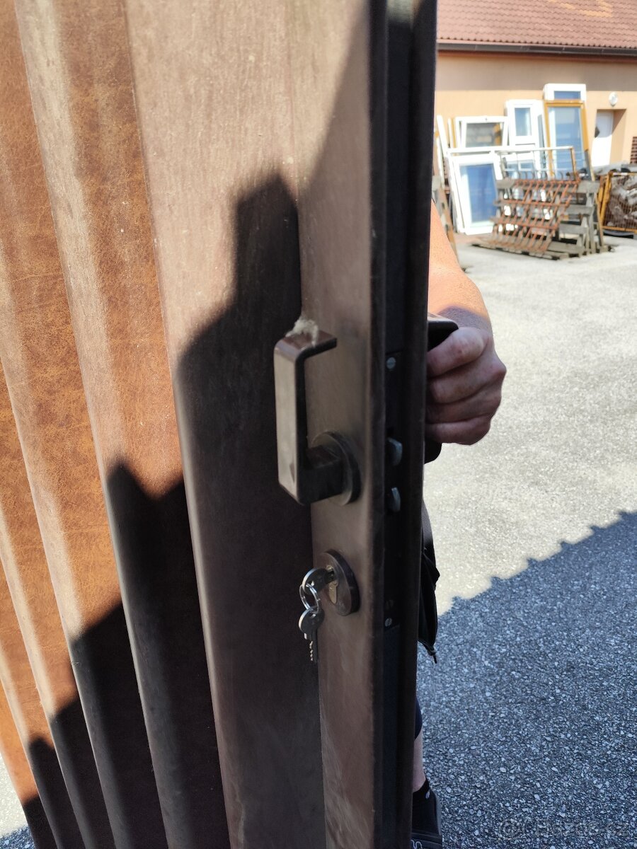 Shrnovací dveře - 2