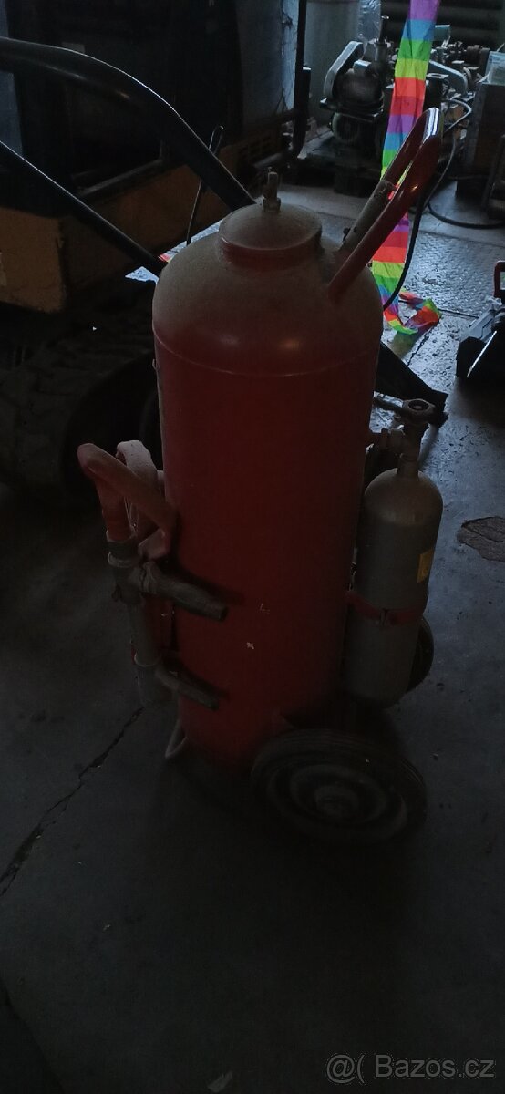 Hasící přístroj práškový - 2