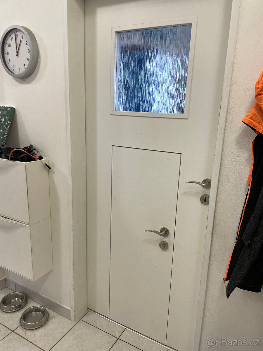 Dveře do dětského pokoje s malými dvířky - 2