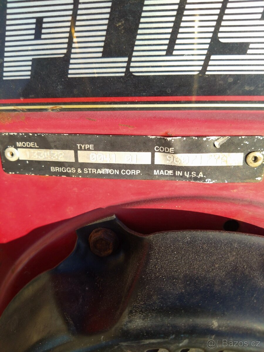 Stabilní motor briggs a stratton - 2