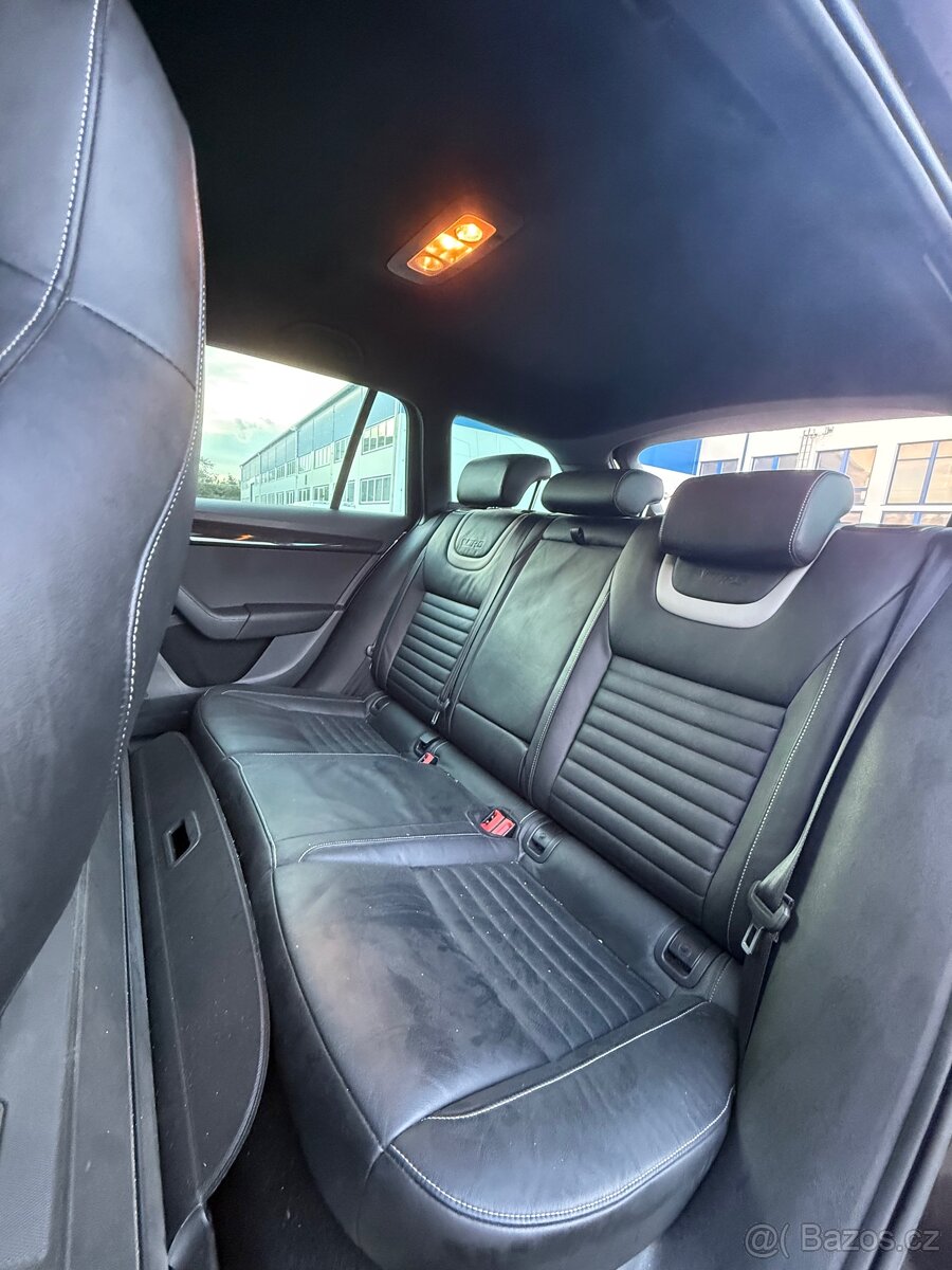 Černý interiér Škoda Octavia 3 RS - 2