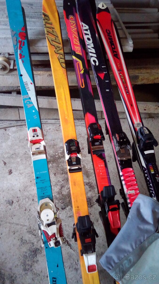 SJEZDOVÉ LYŽE A BOTY - 2