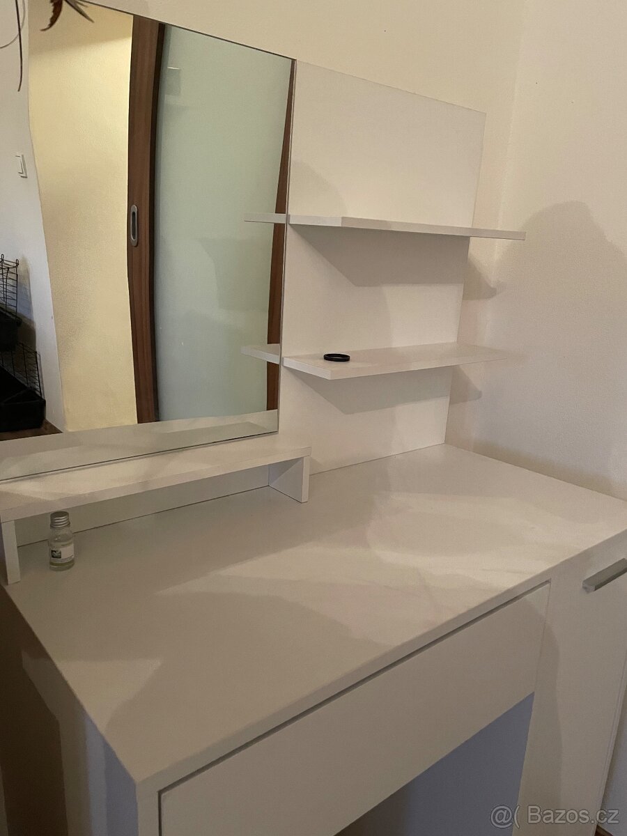 Kosmetický stoleček - 2