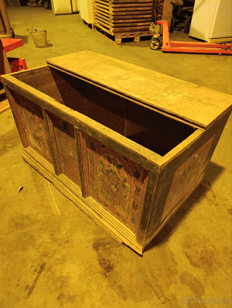 Historická malovaná truhla - 2