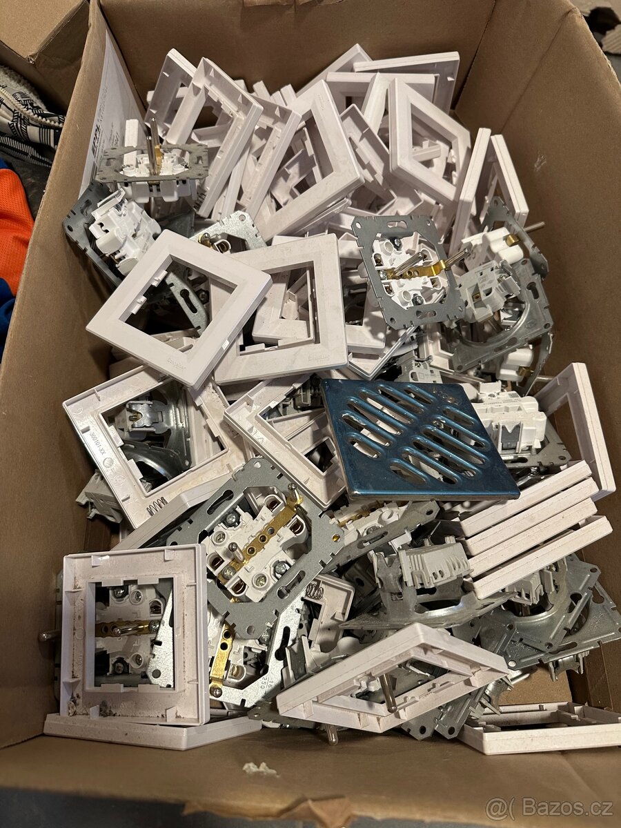 schneider asfora ramecky bile - 2