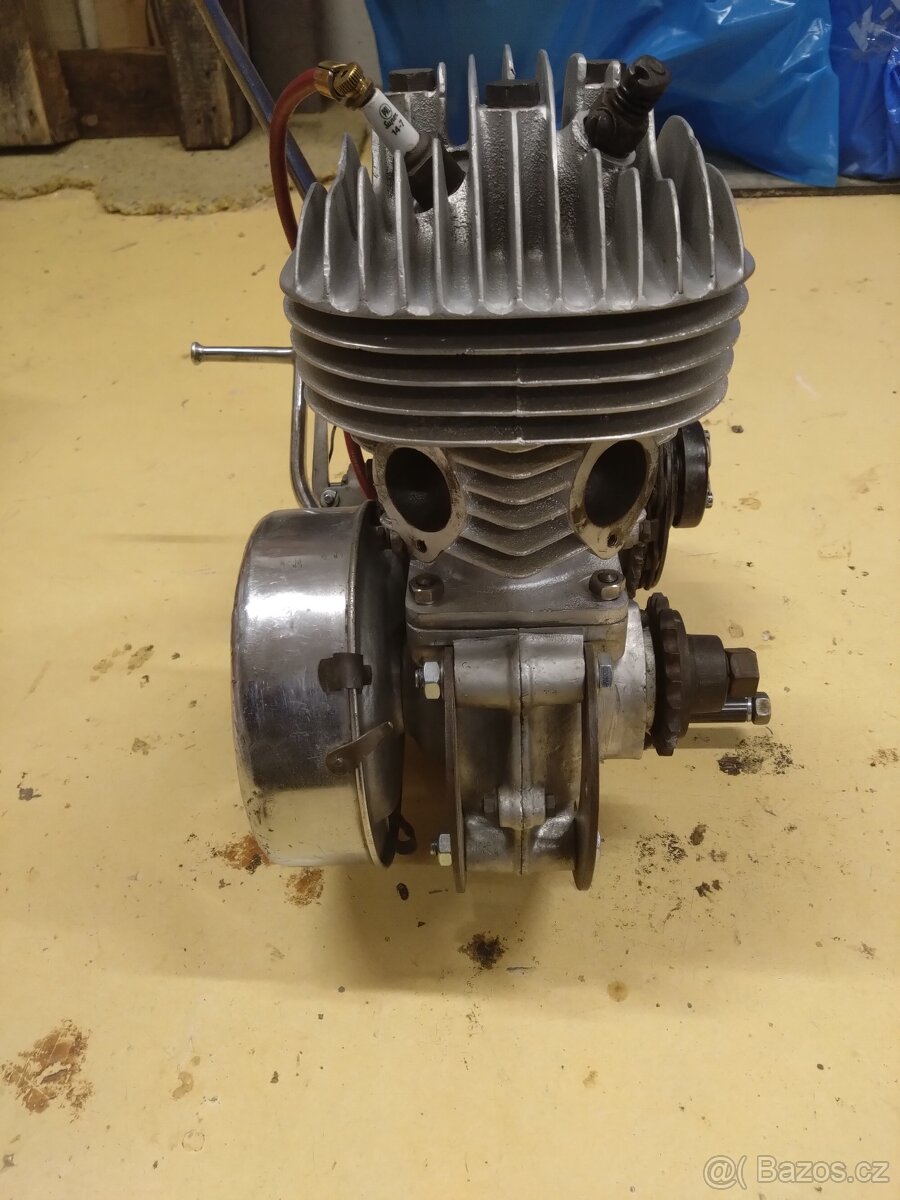 Motor Jawa 250 speciál přírubovka - 2