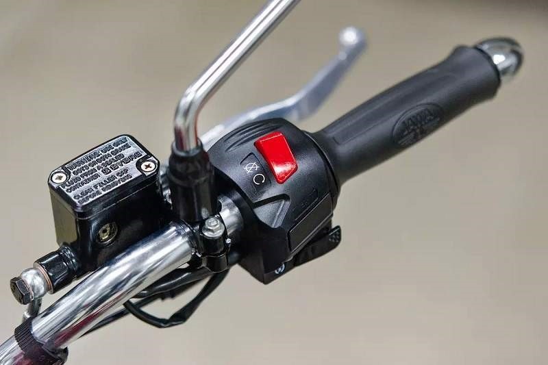 Nový motocykl Jawa 300CL - 2