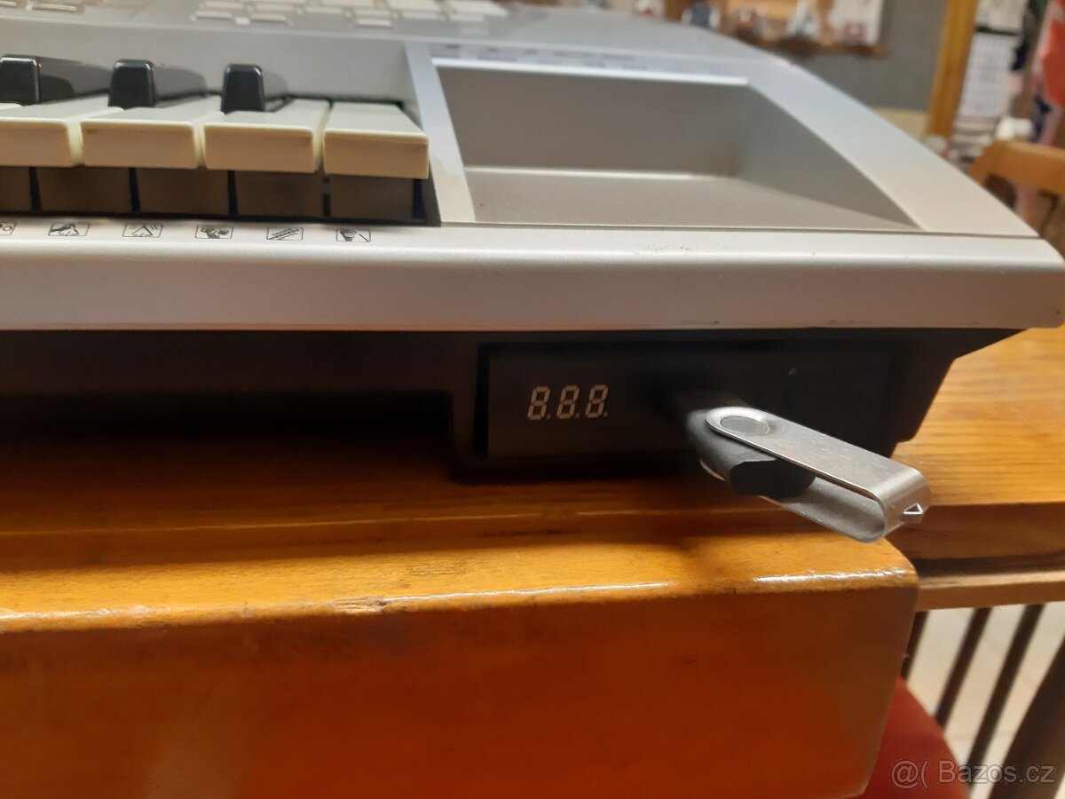 Klavesi Yamaha tyros - 2