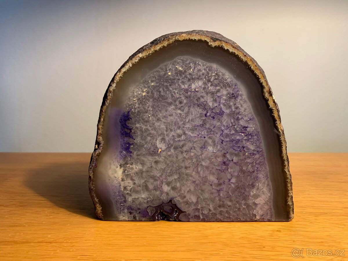 Achatová geoda 1,111 kg - 2