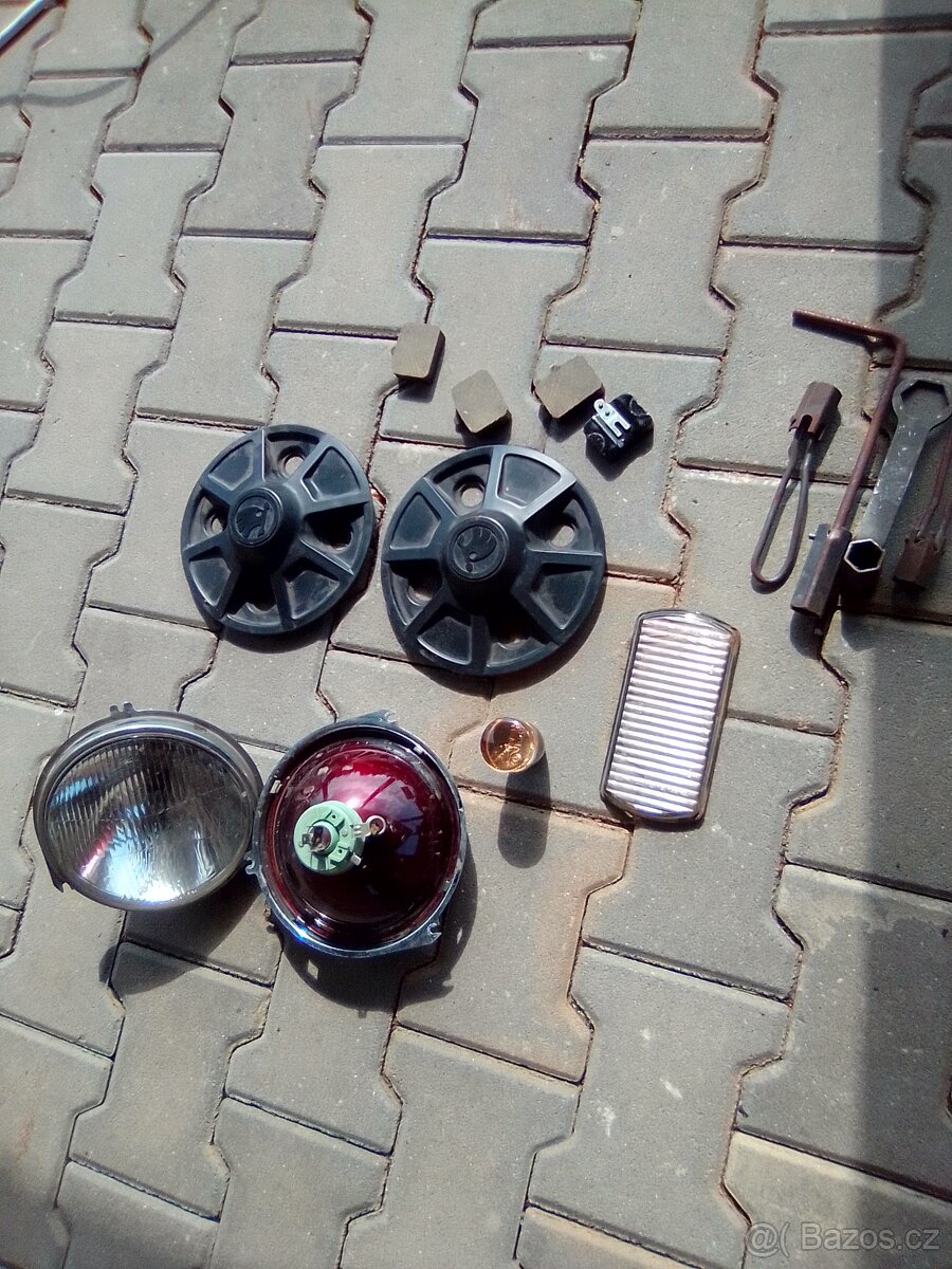 Škoda 100, 12 náhradní díl - 2