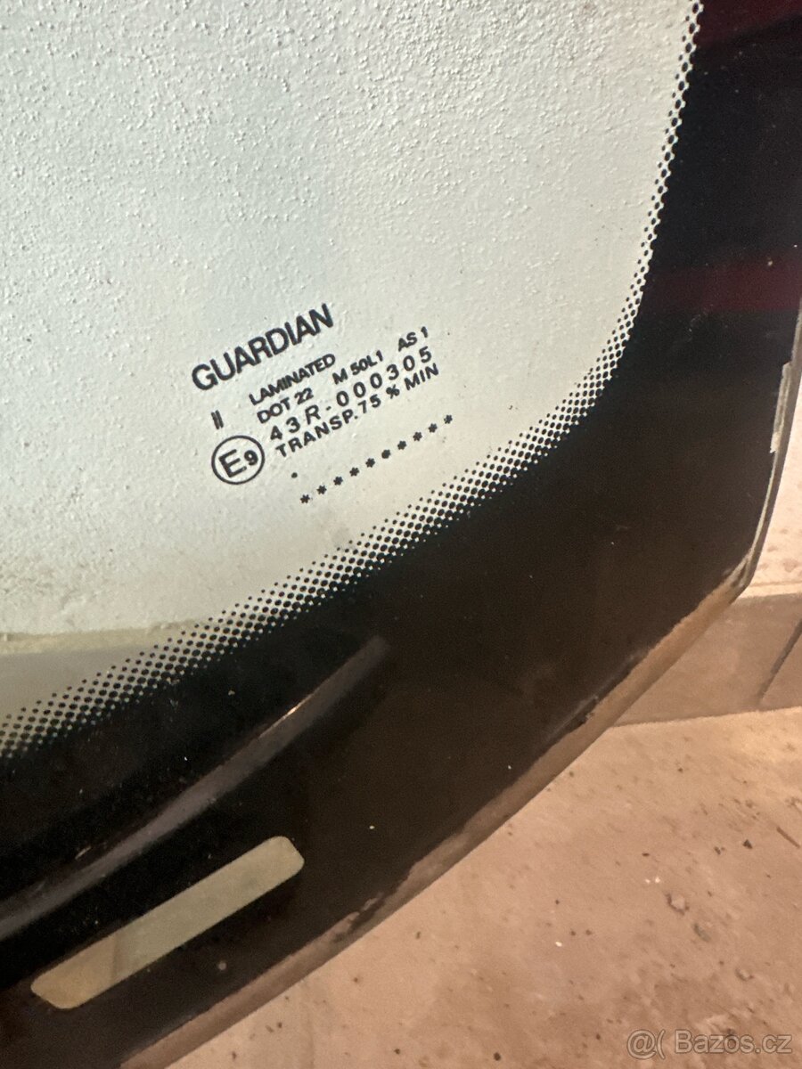 Čelní sklo Mercedes 211 - 2