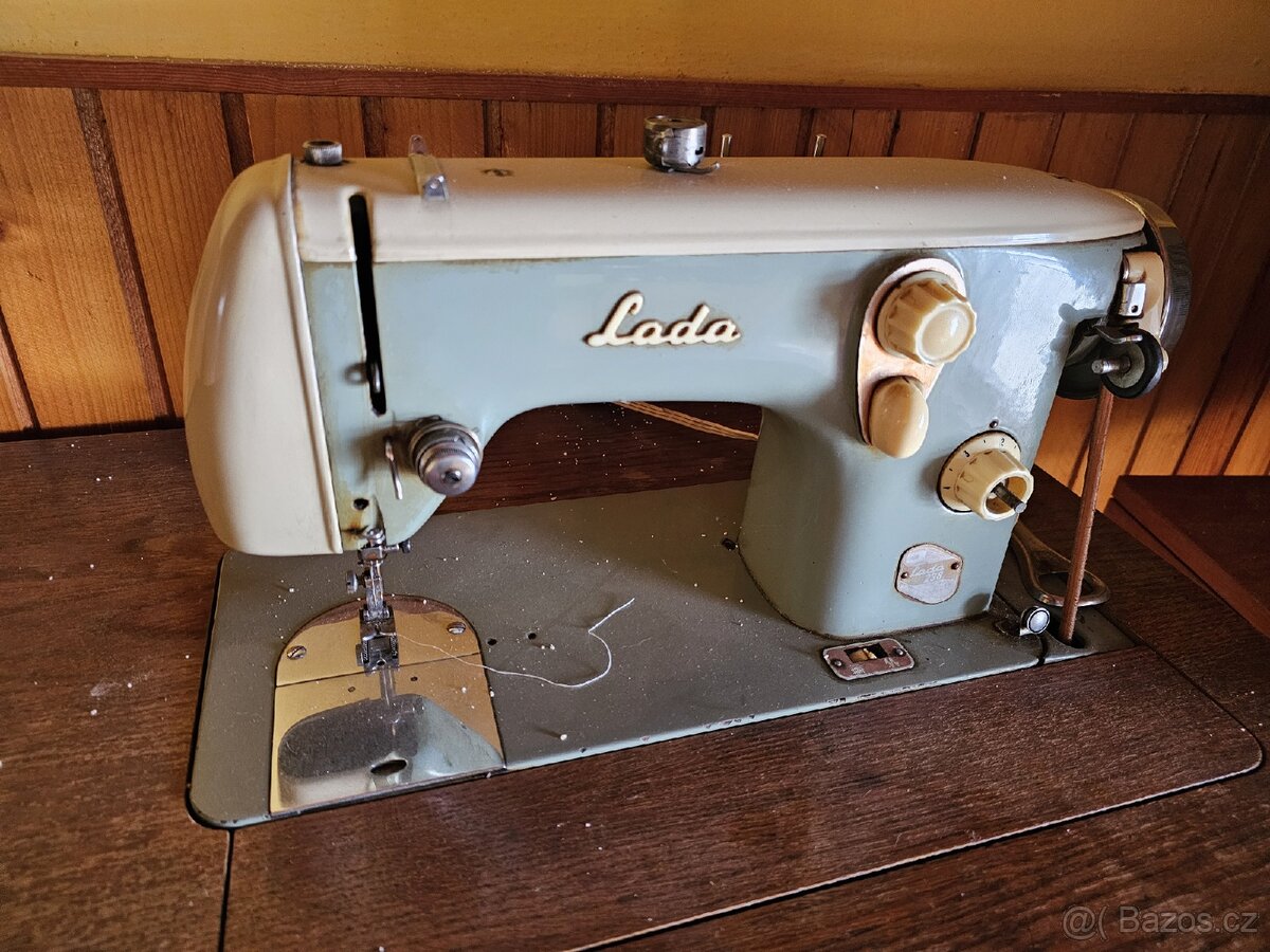 Šicí stroj Lada - 2