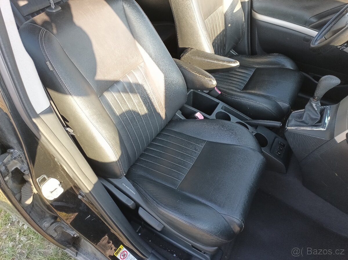 Toyota Corolla verso II - kožený interiér - 2
