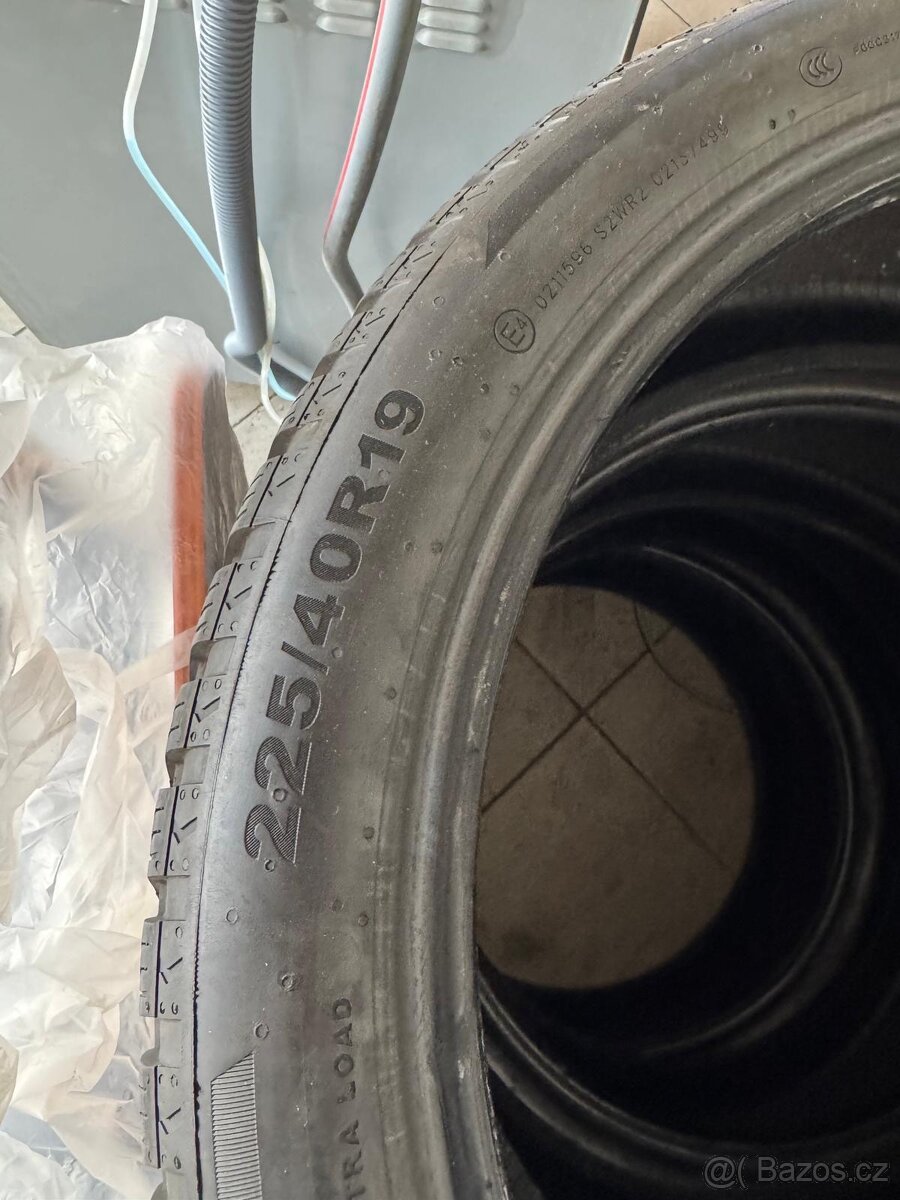 225/40R19 - 2