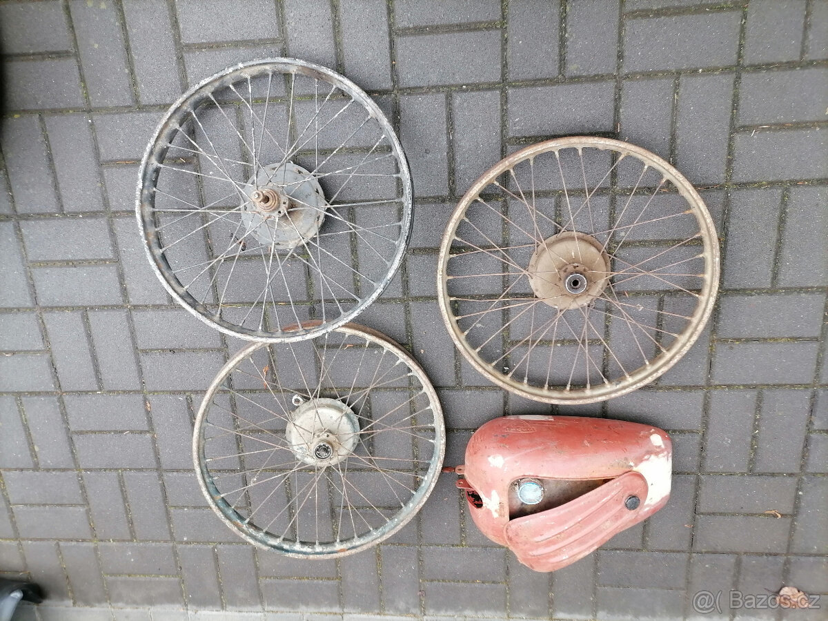 Manet 90 nd jen vše dohromady - 2