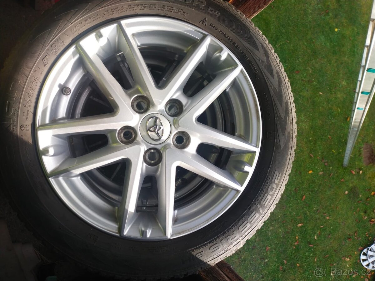 Alu kola TOYOTA COROLLA 5x114 zimní NOKIAN 205/55R16 TPMS - 2
