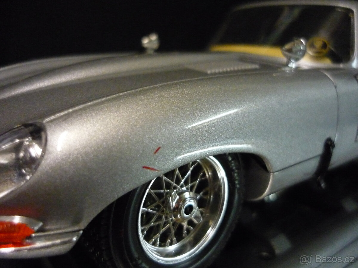 Jaguar E Type Coupe stříbrný Bburago 1/18 - 2