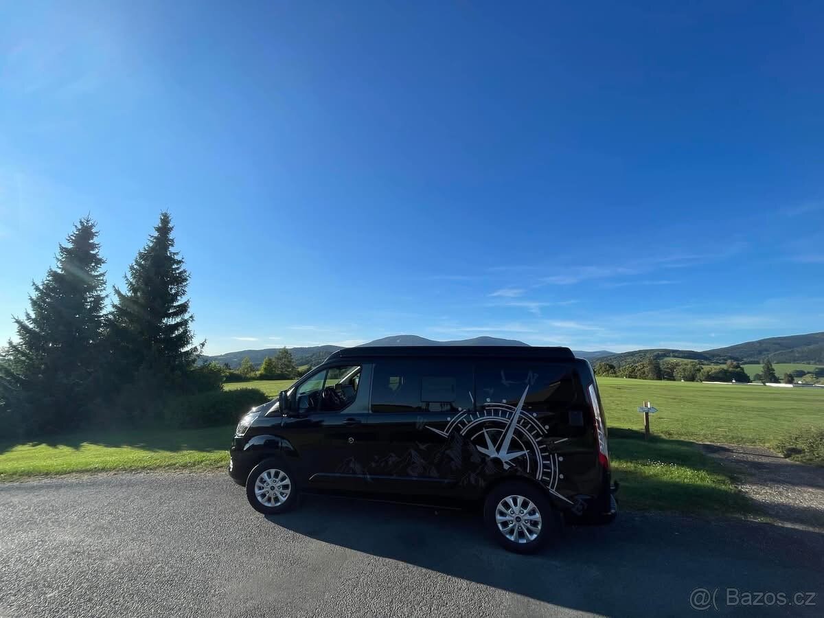 Obytná dodávka Ford Custom, výborný stav, najeto 14700km