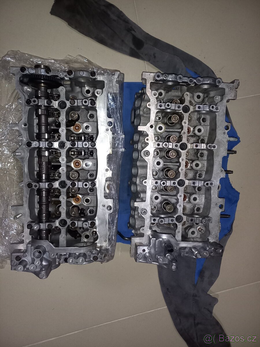 Hlava motoru mazda 2.2 sh - 2