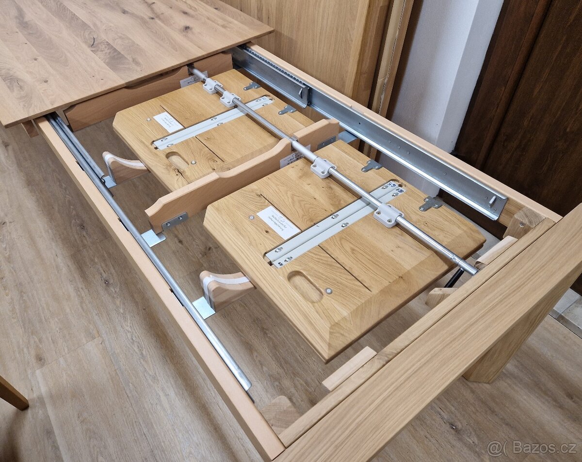 Sleva - nový jídelní stůl bělený dub masiv 90x140+2x45 cm - 2