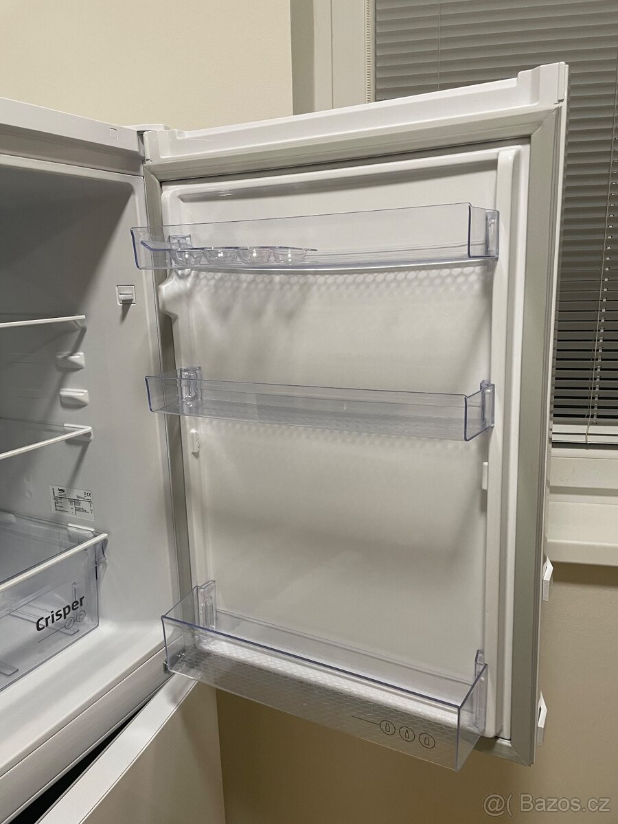 Chladnička s mrazničkou Beko CSA240M40WN bílá - 2