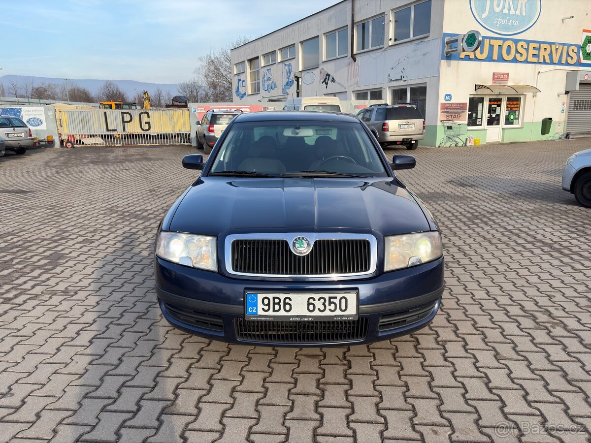 Škoda Superb 2.8 V6 benzín - 2