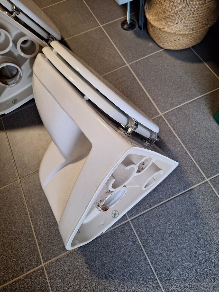 Závěsné WC mísa/toaleta - 2