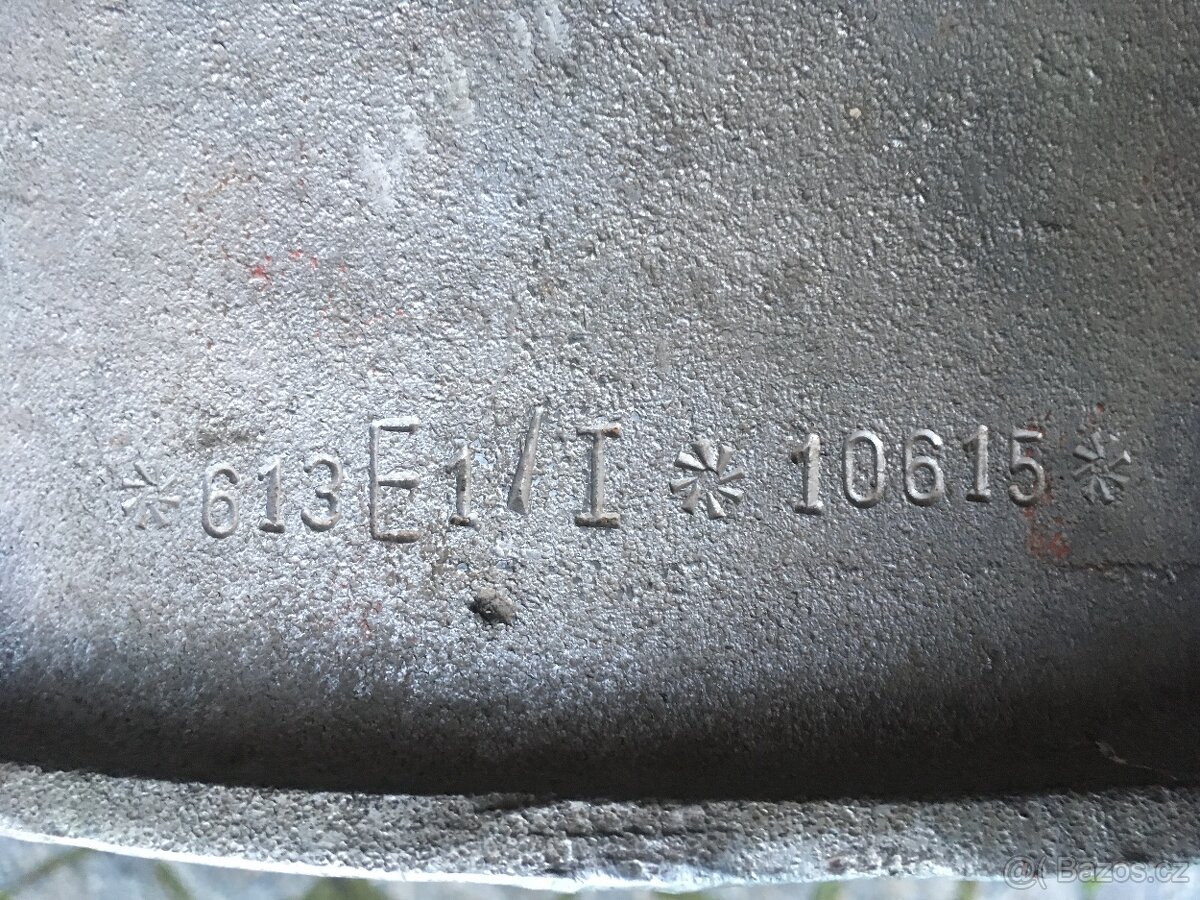 Tatra 613 přední víko motoru - 2