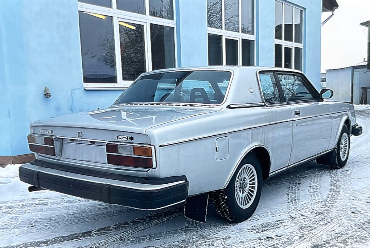 Volvo 262 Coupé Bertone Italia (AUTOMATIC) - 2