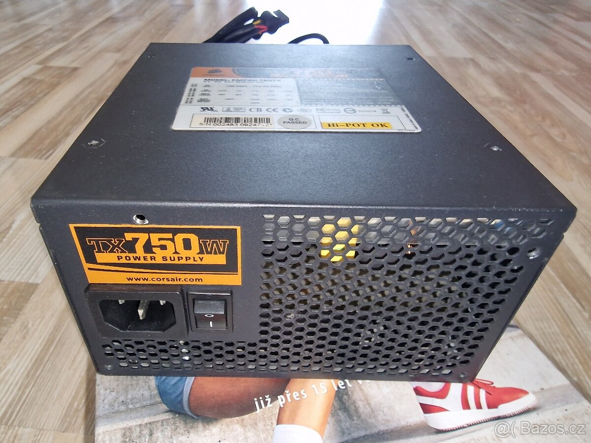 Napajecí zdroj Corsair TX750 W - 2