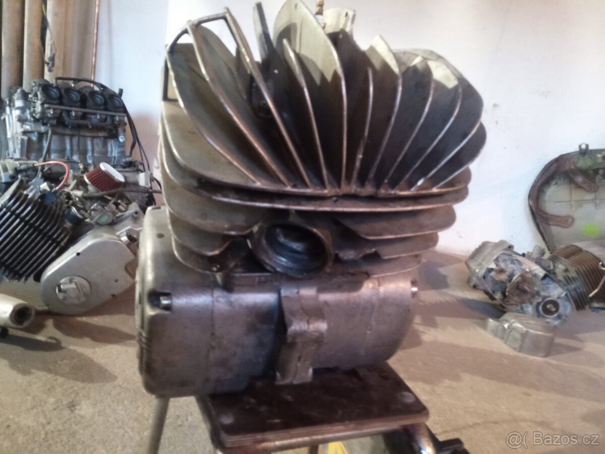 Motor ČZ 380 - 2