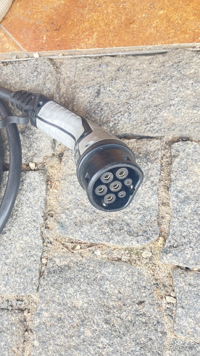 prodám kabel na nabíjení - 2
