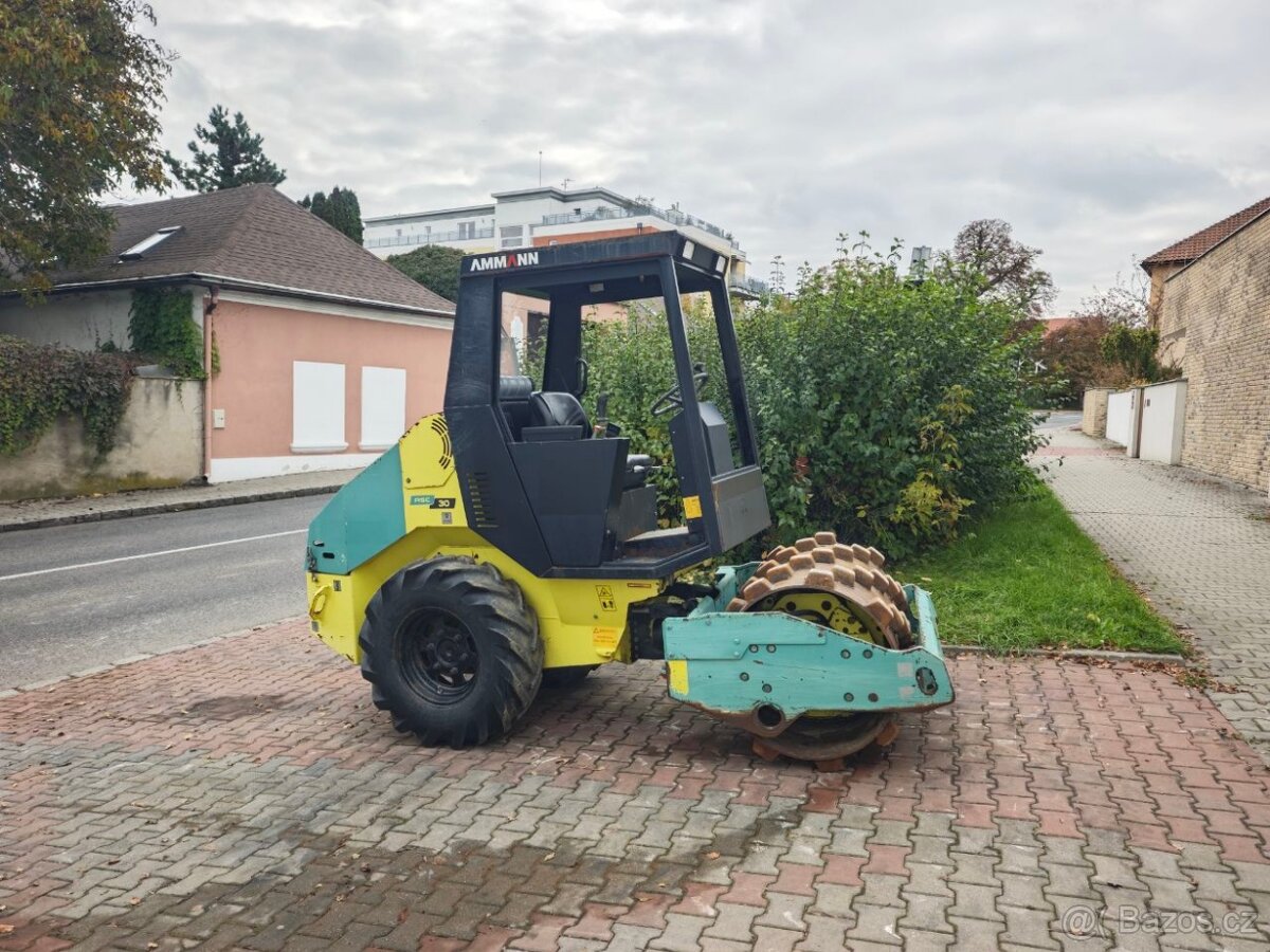 Zeminový válec Ammann ASC 30 - ježkový běhoun - 2