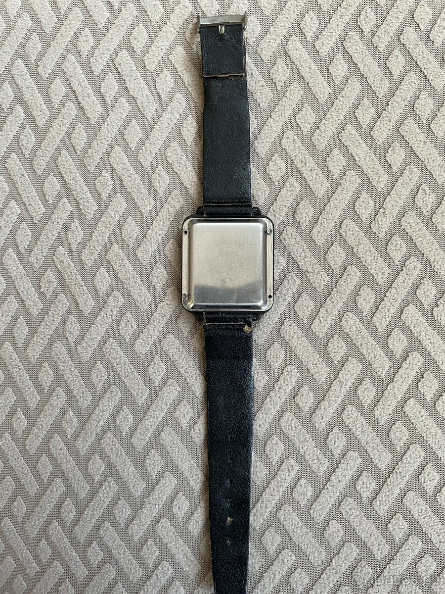 staré digitální hodinky s kalkulačkou - 2