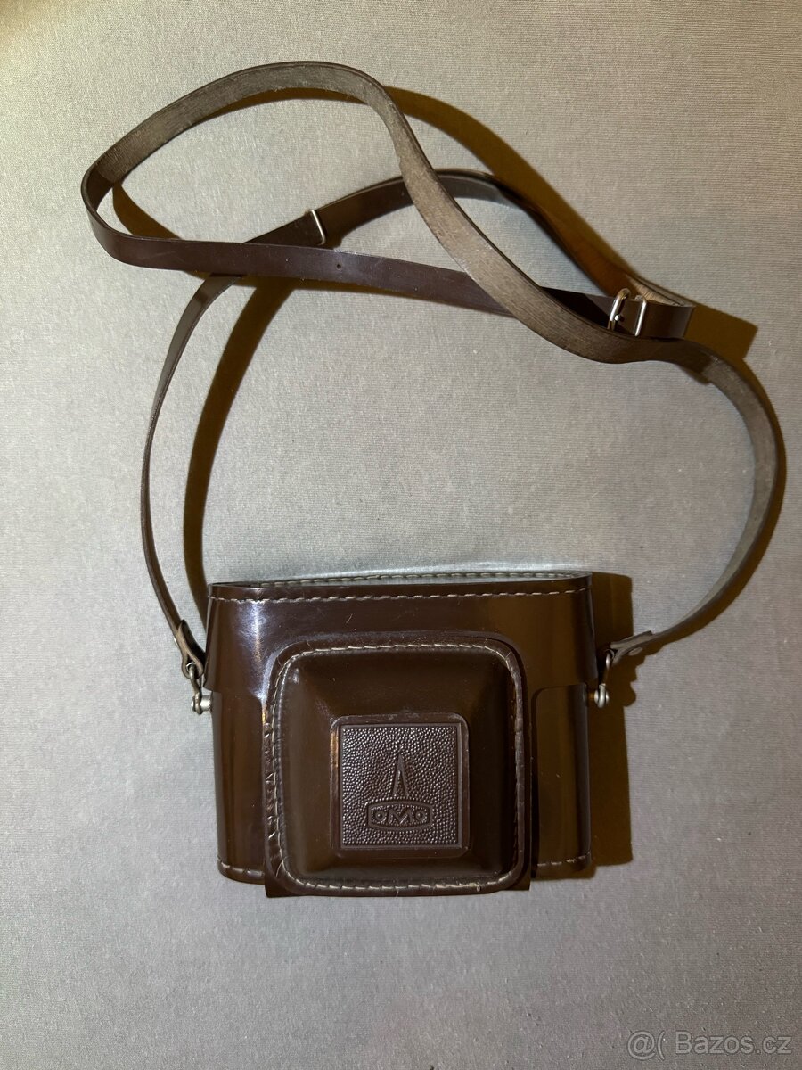 Starý retro sovětský fotoaparát OMO - 2