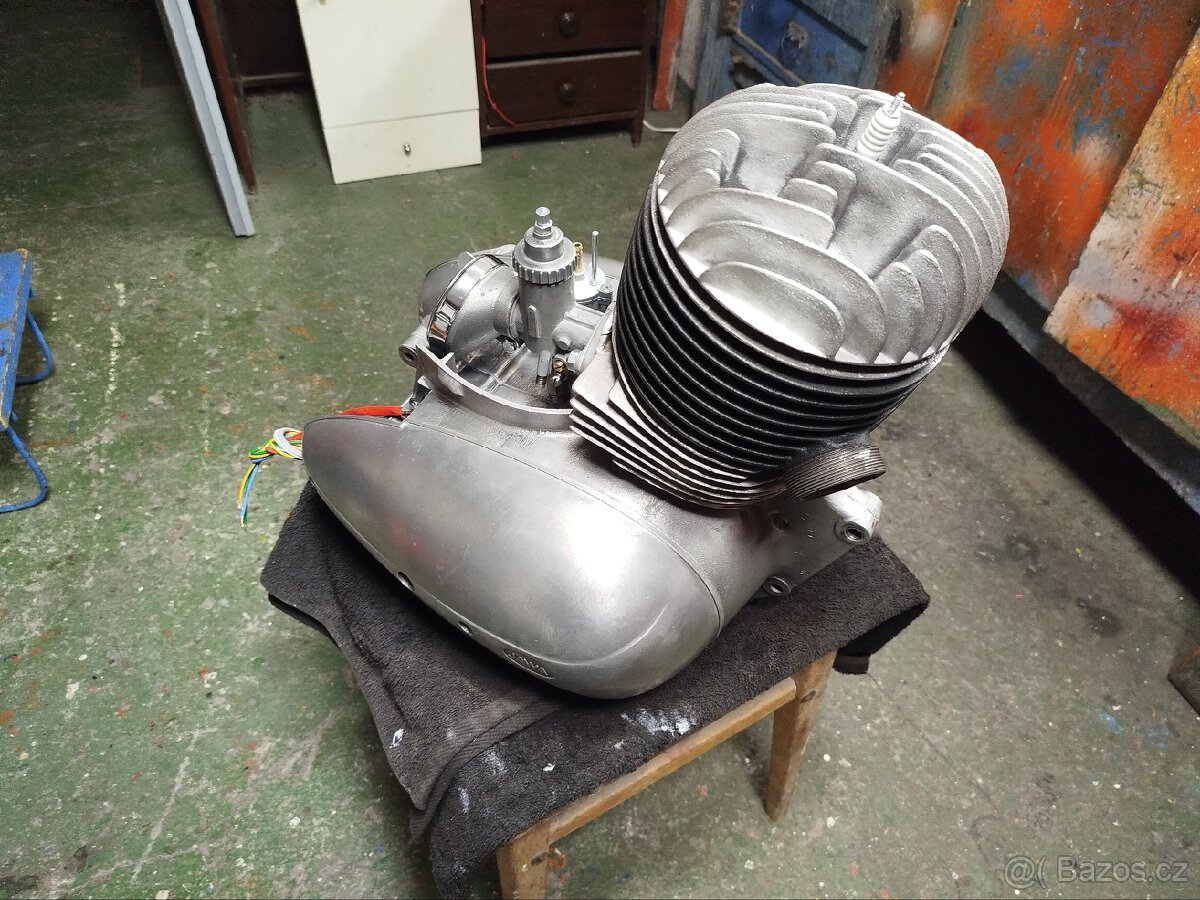 Prodám motor na kývačku Jawa 250/353 po generální opravě.
- 2