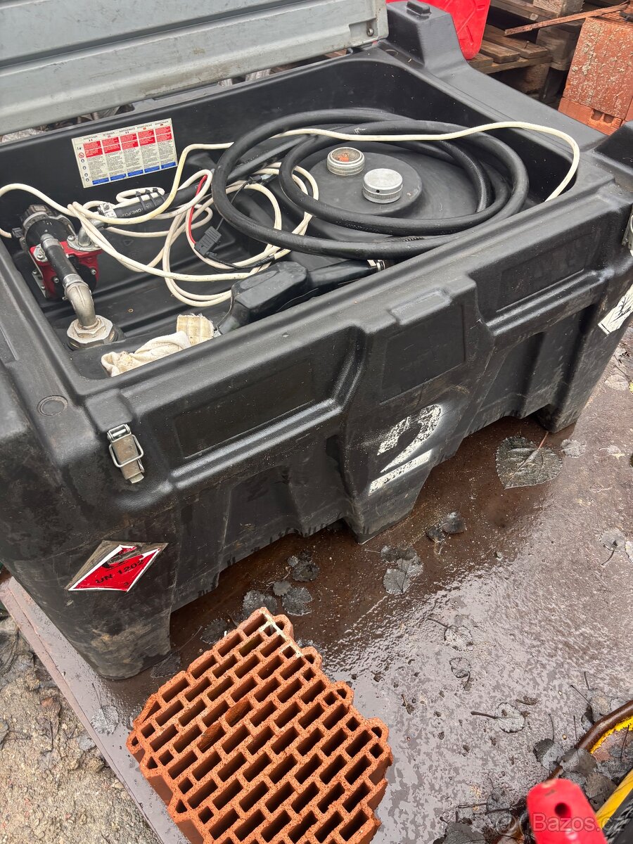 mobilní nádrž na naftu 330 l 12V - 2