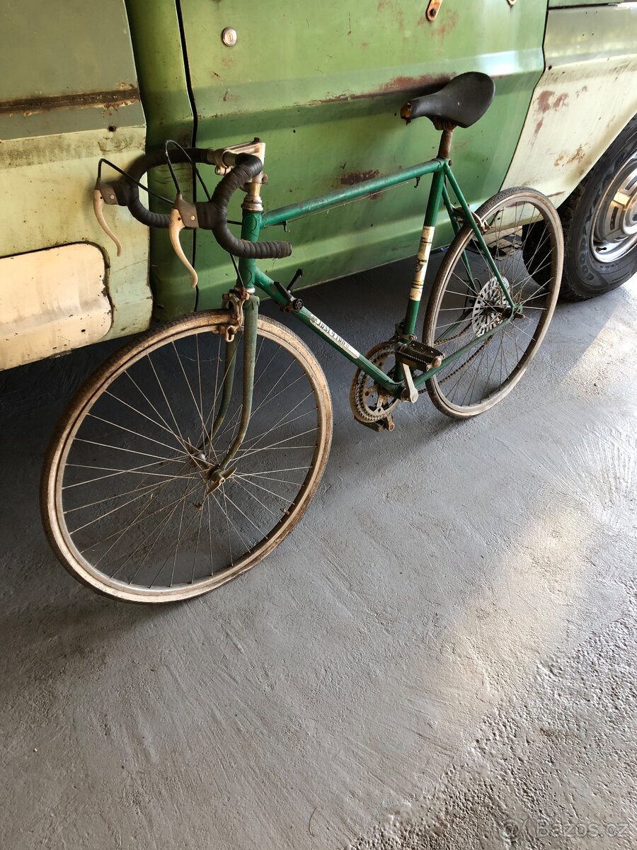 Silniční kolo favorit - 2