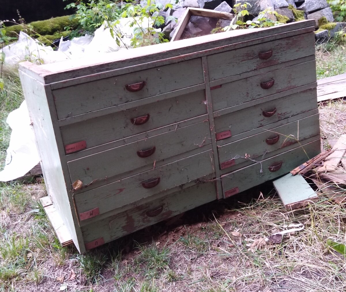 Kuchyňská linka, truhla, stůl - 2