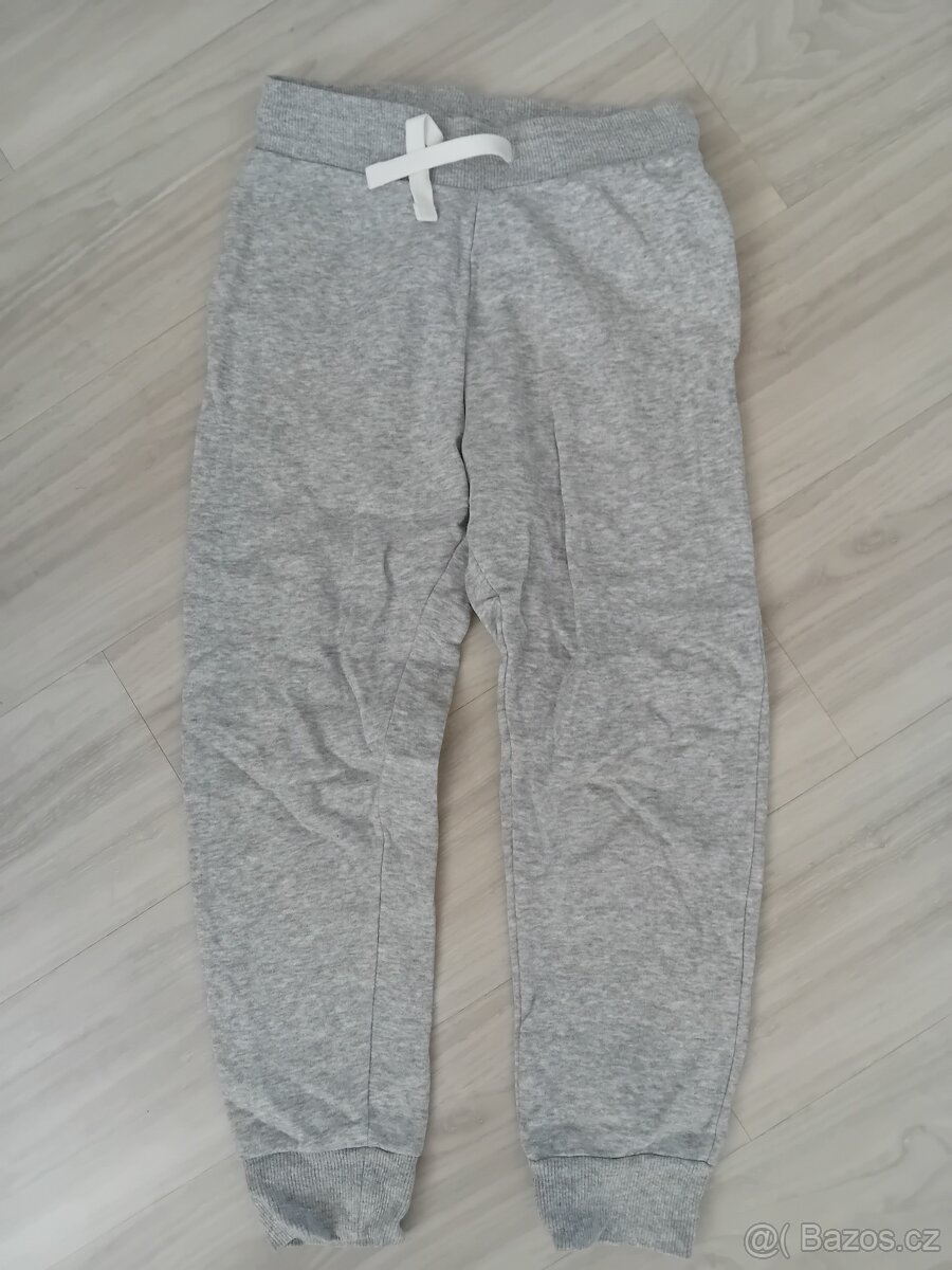 2x tepláky vel. 128 - 2