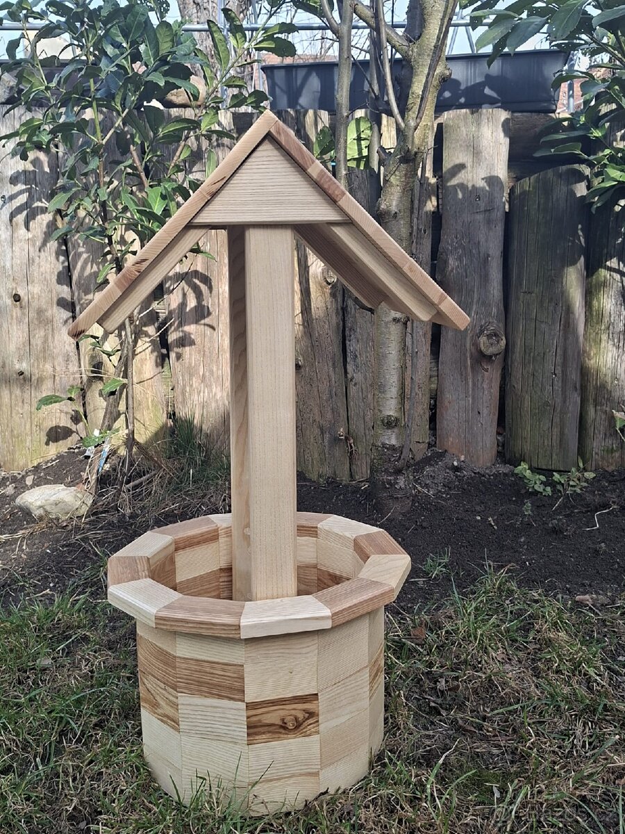 Okrasná studna - truhlík - 2