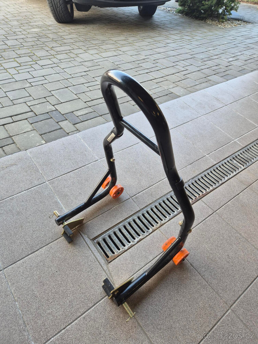 stojan na motorku - 2